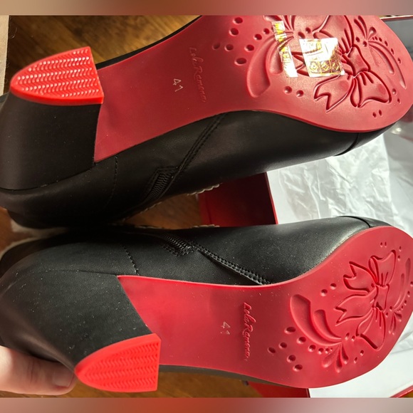 NIB 41 11 Lola Ramona Elsa Booties w Heart Buttons Faux Fur Lining Retro - Picture 3 of 9